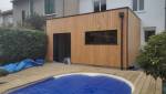 Menuiseries anthracites et piscine en coque polyesther