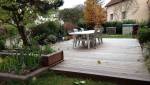 Terrasse bois exotique et bac à fleurs massif à Brunstatt