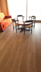 Sol pvc imitation parquet dans tout l'appartement
