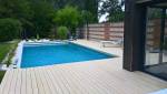 Aménagement d'abords de piscine avec terrasse et jardin composite - Nantes 44