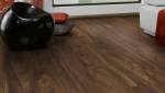 sol stratifié effet parquet type noyer