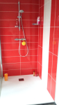Grande douche à receveur plat