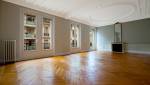 Rénovation d'un plafond haussmannien par un staffeur