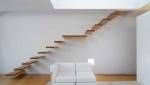 Escalier suspendu en bois avec palier