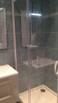 Salle de bain moderne et fonctionnelle