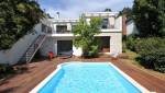 Piscine et plage en teck