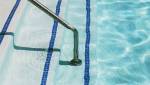 Les marches d'une piscine 