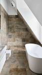 Aménager une salle de bains sous combles