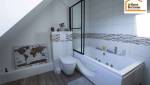 Salle de bain sous comble avec listels carrelage