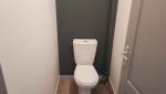 Béton ciré dans la salle de bains et les toilettes