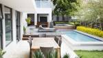 Terrasse et piscine traditionnelle