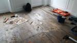 Rénovation de parquet ancien massif à Saint-Servan (en cours)