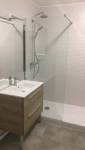Salle d'eau avec lavabo, douche et WC - Nantes 44