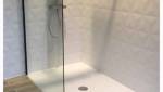 Salle de bain attenant à la chambre  à Villebon sur Yvette 91 