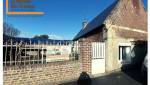La maison du jeune couple vue de l'extérieur 