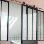 Une verrière de salle de bain avec porte coulissante (modèle Castorama)