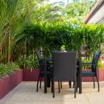 Coin repas sur une terrasse