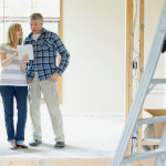Vieillir chez soi : quels travaux prévoir pour adapter sa maison et à quel moment ?