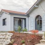 baie vitrée avec accès sur le jardin