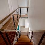 Escalier bois à marches suspendues et palier