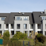 Les Réglementations Essentielles pour la Construction de Maisons Mitoyennes