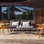 exemple d'une terrasse moderne avec espace repas et coin détente extérieur dans le Val-d’Oise