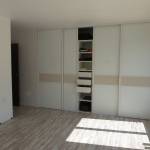 Un placard sur-mesure pour des rangements adaptés à vos besoins