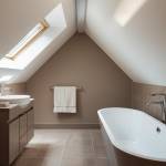 Aménager une salle de bain sous les combles