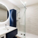 Agrandir visuellement une salle de bain : nos astuces