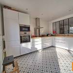 Rénovation de cuisine format U en pavillon après travaux 