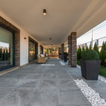 Optez pour une terrasse en carrelage, bois, pierre ou béton 