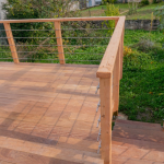 Terrasse sur pilotis idéale pour terrain en pente