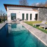 Comment bien aménager les abords autour d'une piscine ?