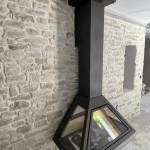 Installation d'un poêle à bois moderne dans une maison en rénovation - Valence 26