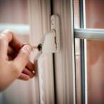 Fenêtre sécurisée avec poignée verrouillable