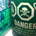 Produits dangereureux à éviter de mettre dans le placard du bas