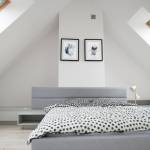 une chambre mansardée