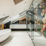 5 conseils pour adopter une verrière dans sa salle de bain