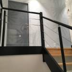 Escalier intérieur bois et métal garde corps à lisses