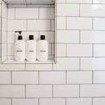 Bien choisir le revêtement de sol pour salle de bain : guide complet