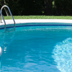 Piscine coque ou béton ? Quel choix faire en Isère ?