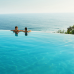 Piscine à débordement