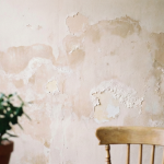 Mur Humide : L'étape Cruciale Avant Toute Rénovation à Paris 17 & 18