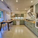 Le vert olive à l'honneur de cette belle cuisine, dans le Grésivaudan