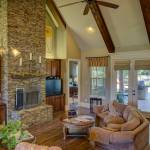 Meuble TV avec bibliothèque sur mesure : l’aménagement parfait