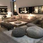 Disposition de divers poufs pour un espace cocooning