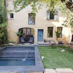 Façade rénovée d'une maison provencale