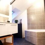 Réussir l'aménagement d'une salle de bain sous pente