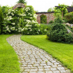 Quel revêtement pour mon allée de jardin ? 