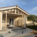 Extension en ossature bois à Voiron pour une cuisine contemporaine baignée de lumière